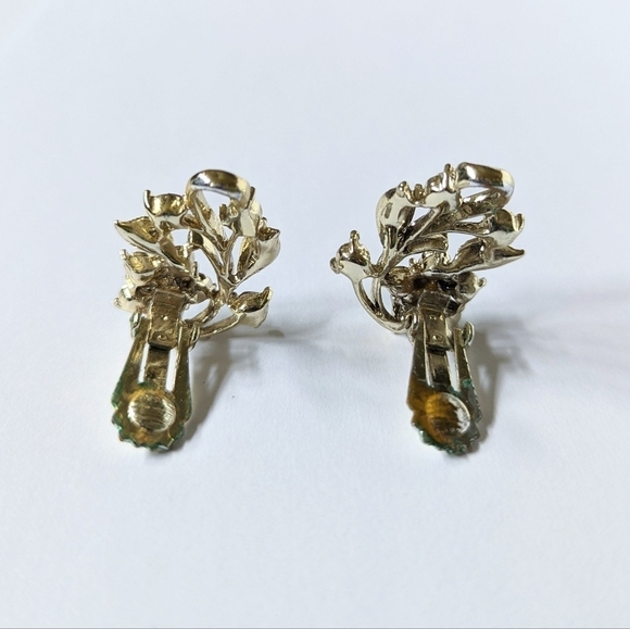 Vintage Floral Leaf Vines Jeweled Clip-on Earrings, Hunter Emerald Green Silver - Picture 3 of 6